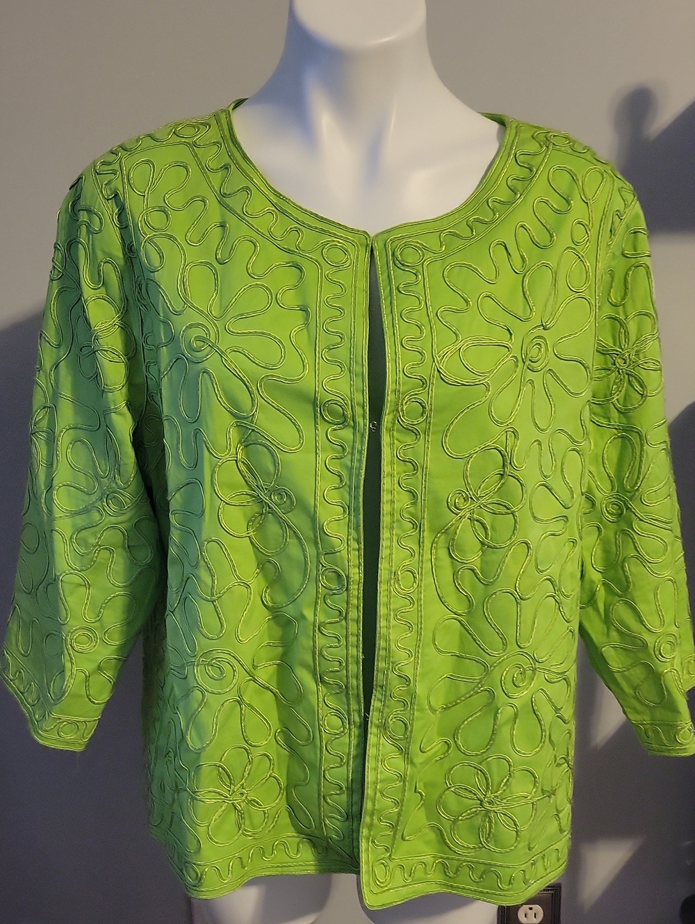 Women's Green Embroidered Open Front Blazer...size XL